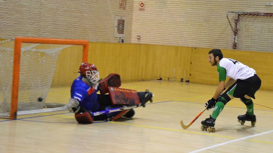Derrota del Iru&ntilde;a hockey ante el Jolaseta en el pabell&oacute;n de la Rochapea
